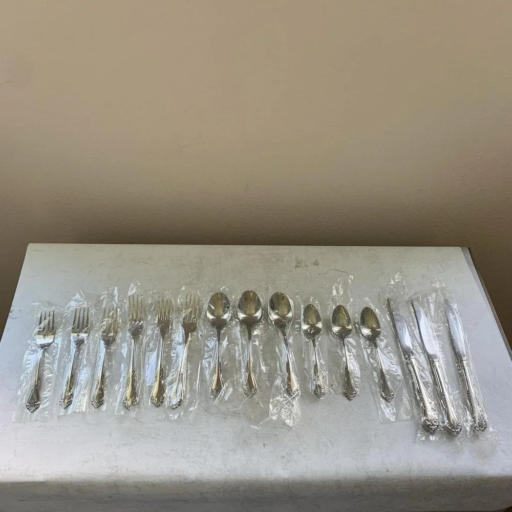 1992 Oneida Amadeus Stainless Flatware Set 20 Pc Service for 4 USA New Open Box